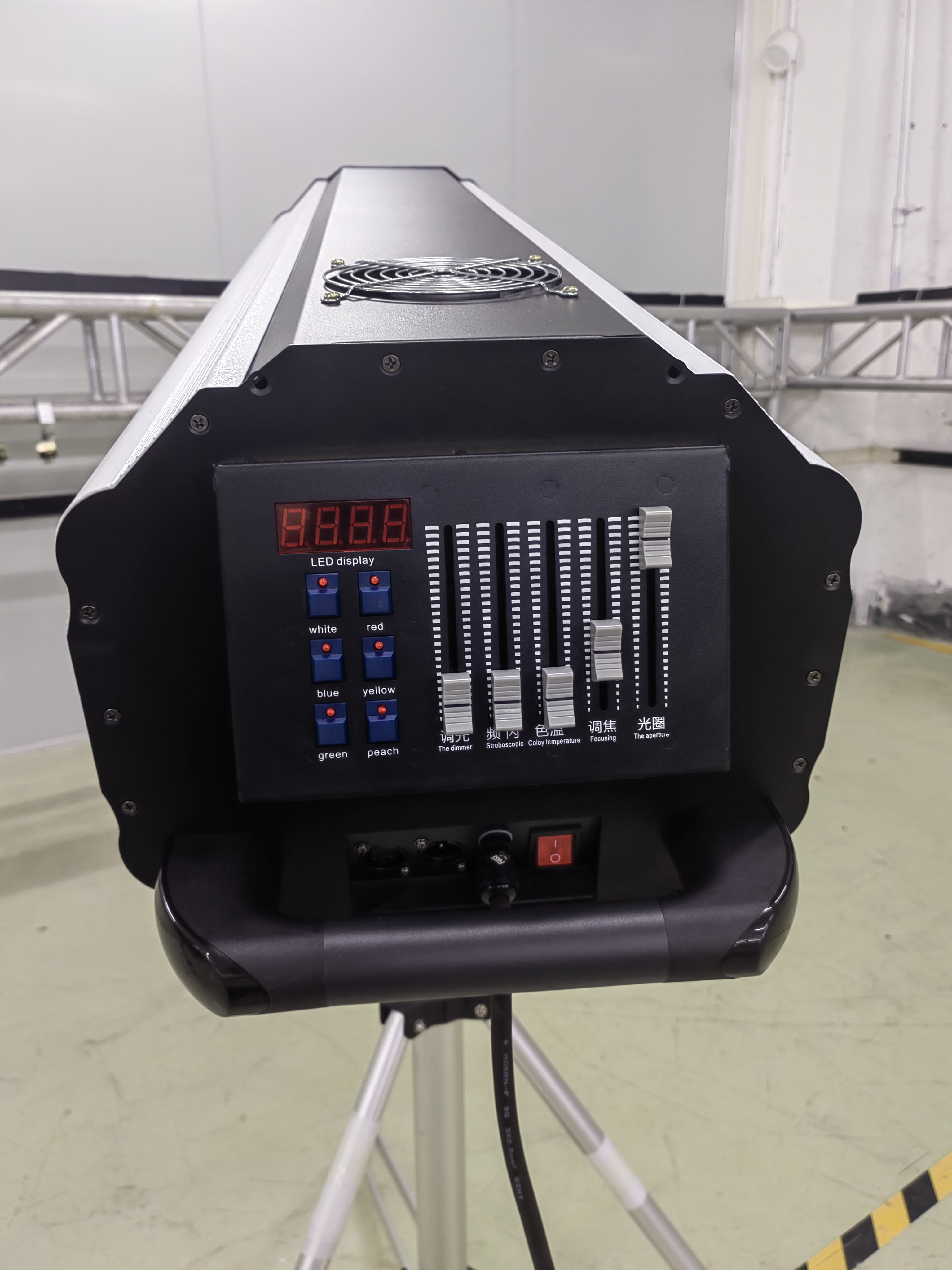 XY-LED1800FS 1800W追光燈